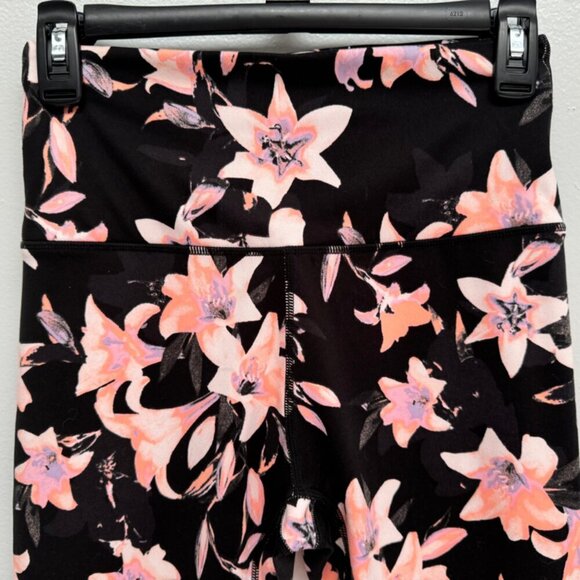 Women’s VS Capri Floral Workout Leggings NWOT - Picture 3 of 8